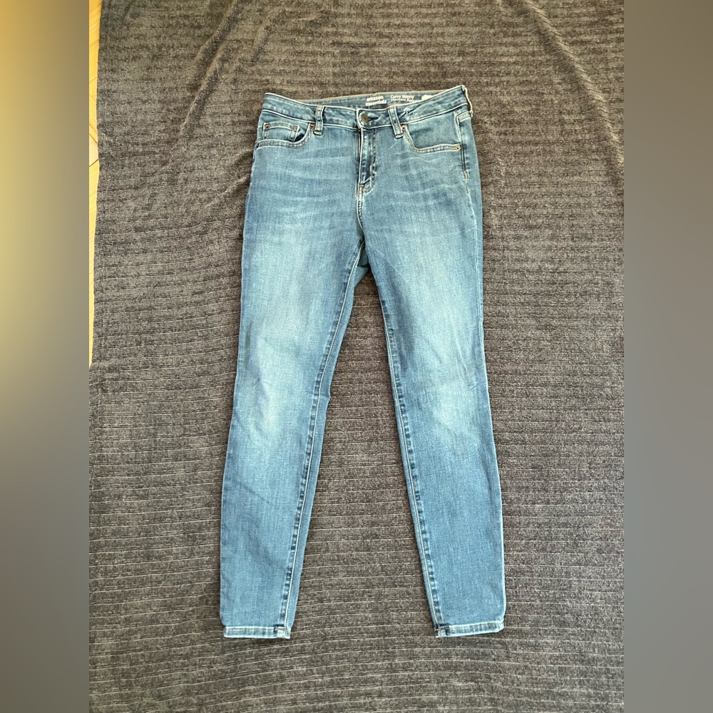 Amazon Essentials Women's Light Blue Curvy Skinny Jeans